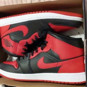 Air Jordan Mid 1